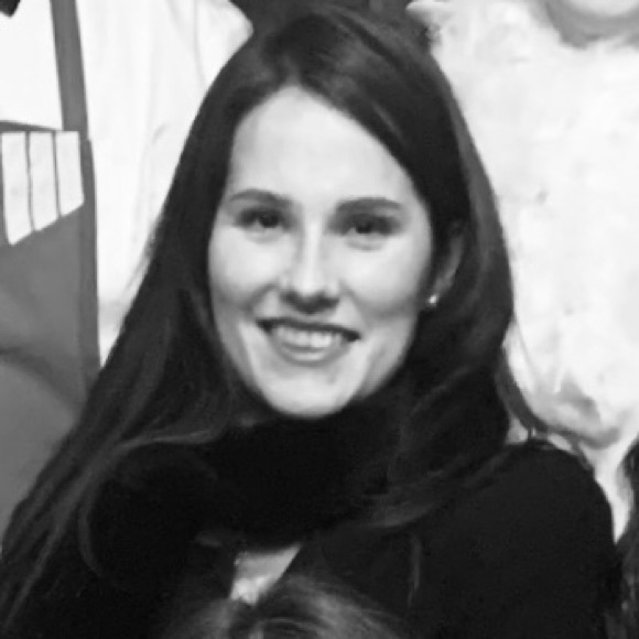 Meet your Posher, Lara - Picture 2 of 2